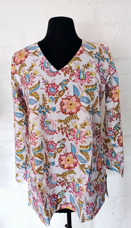 Women:Womens V-Neck - White Floral XL