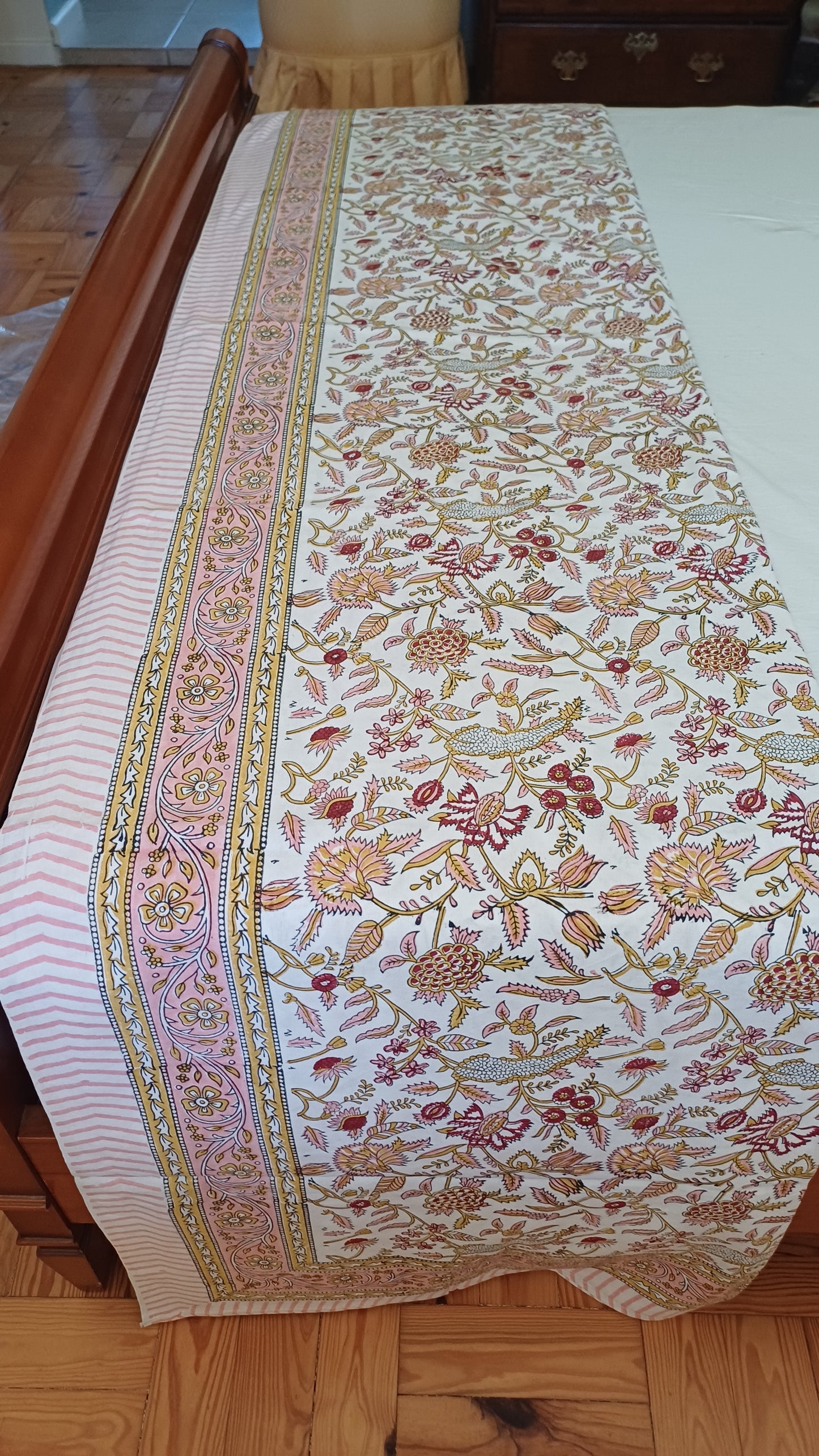 Bedspread Cream Red Block Print Mughal - King size