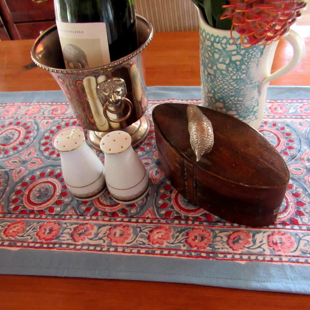 Table Runner – Turquoise and Red Floral Pattern