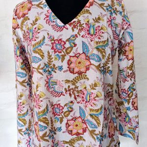 Women:Womens V-Neck - White Floral