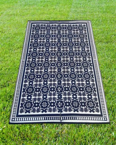 Carpets & Plastic Mats – Black and White Interlocking Motif