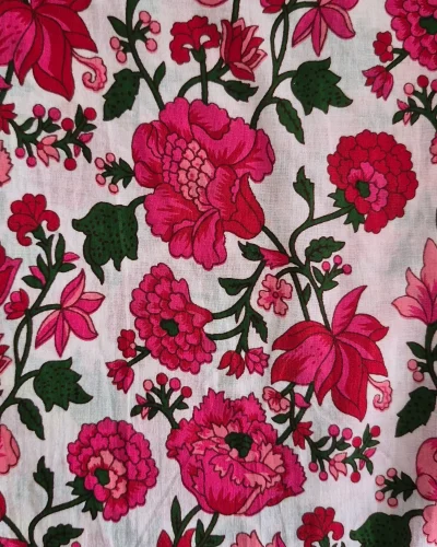 Fabric/Material:Fabric White with Red/Pink flowers Appx 112-119cm Wide